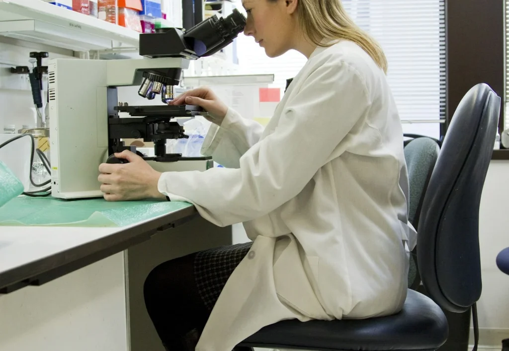 Lab technician working in a diagnostics laboratory